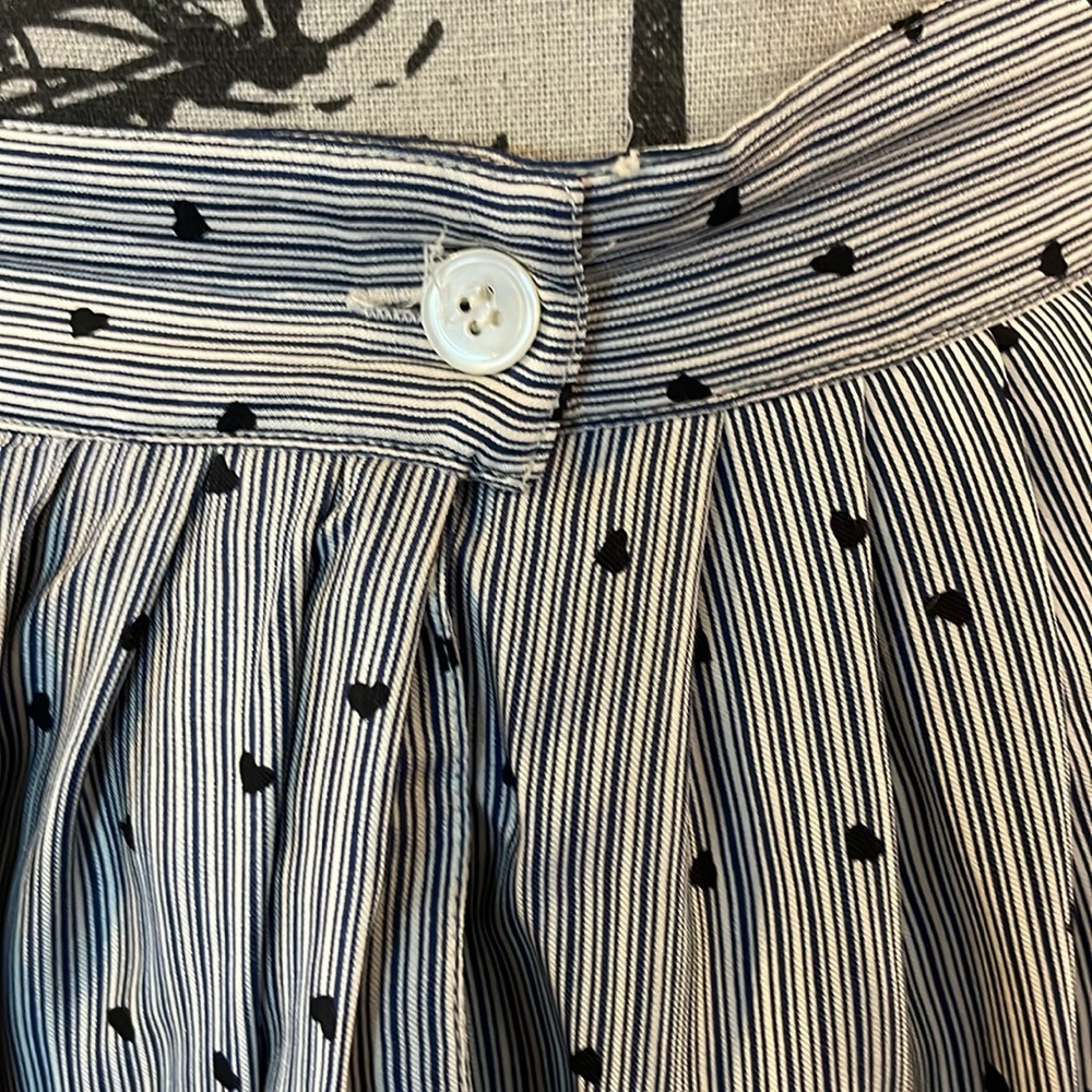 💙🤍 Vintage Pleated Maxi Skirt – 100% Silk, Striped & Hearts - Picture 3 of 5